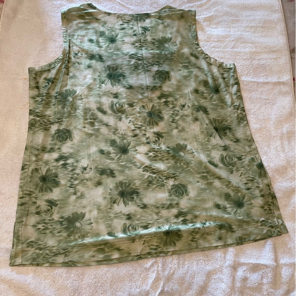 Green and Black sleeveless shell blouse - Picture 3 of 7